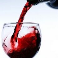 vein valatakse klaasi